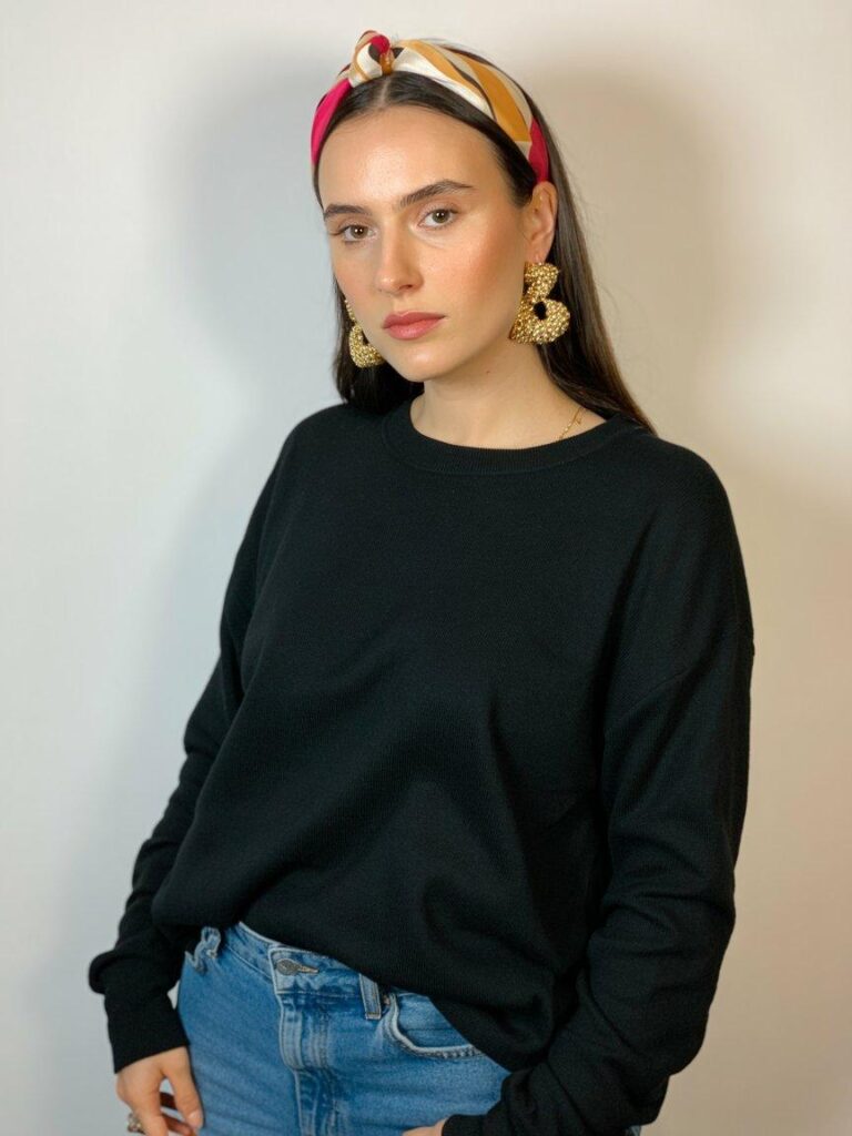 lazy-fall-outfit-statement-accessories-black-sweater-gold-earrings Simple black sweater outfit elevated with statement gold earrings for trendy lazy fall style
