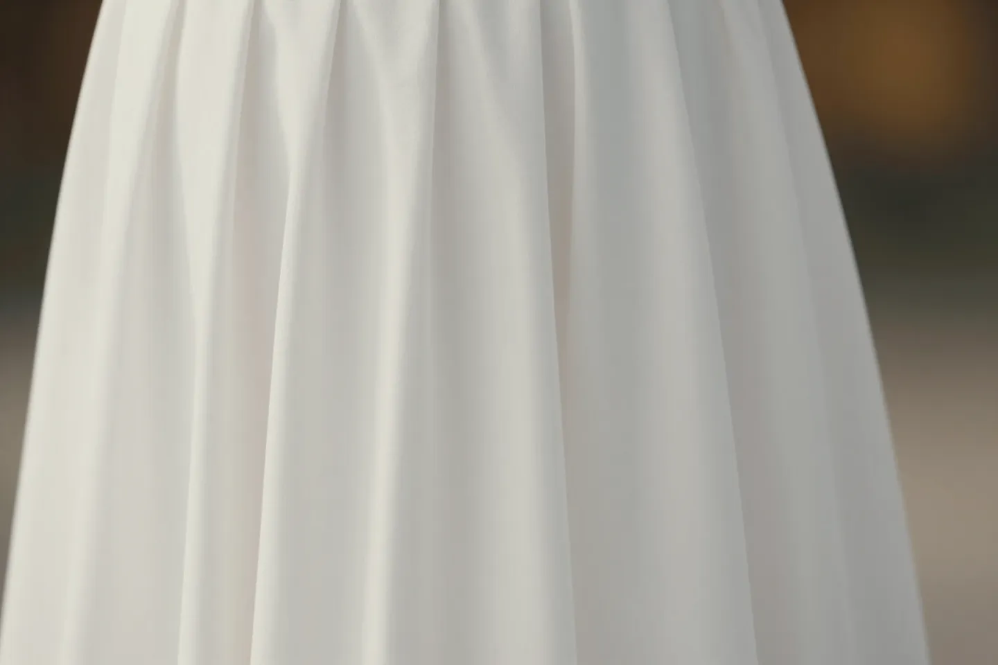 9 White Long Skirt Outfit Ideas That Look Elegant and Fresh